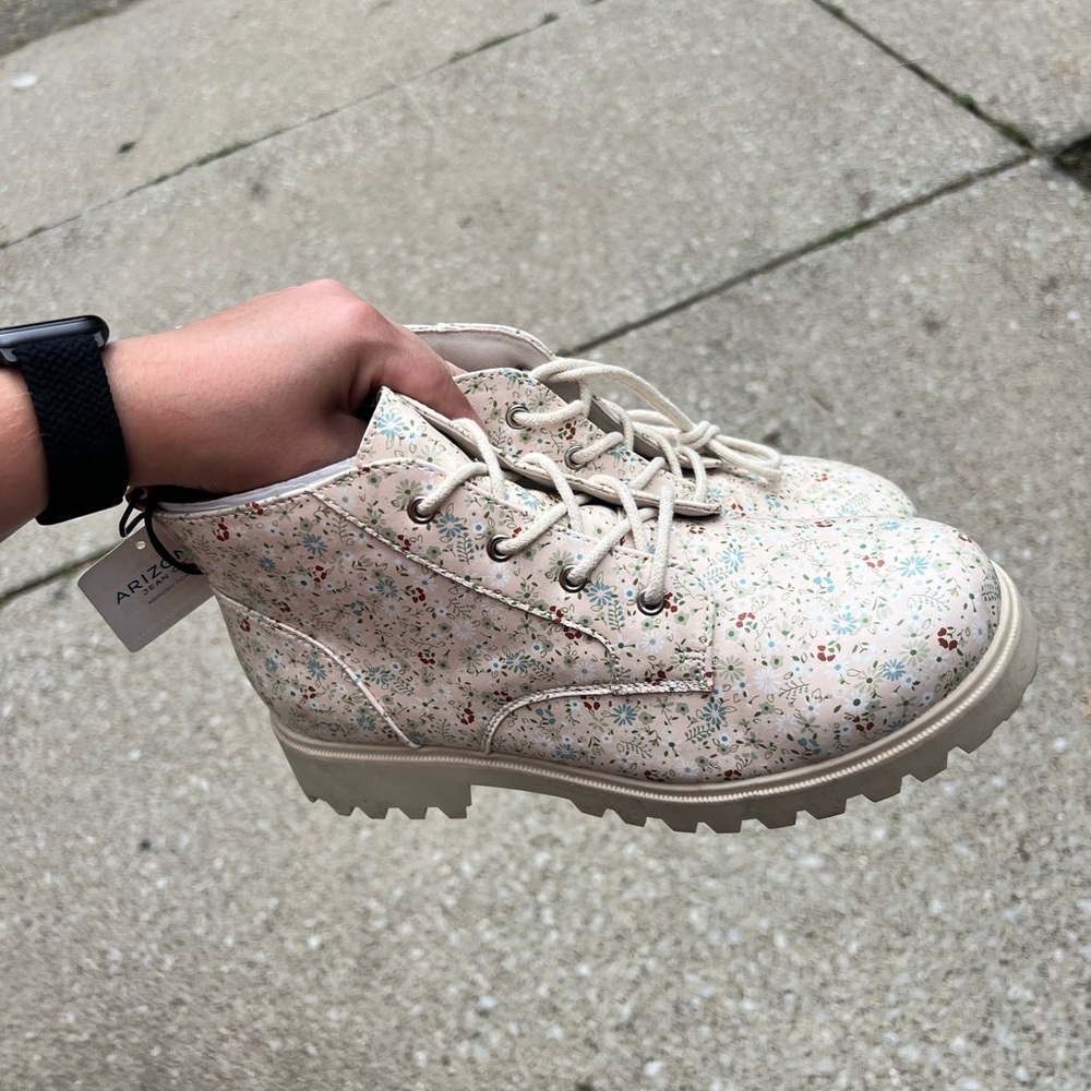Floral Cream Boots